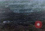 Standbild sowjetische Panzer und Hubschrauber Sowjetunion, 1969, aus Sekunde 4 historischem Filmmaterial Videoclip 65675031094