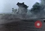 Standbild sowjetische Panzer und Hubschrauber Sowjetunion, 1969, aus Sekunde 7 historischem Filmmaterial Videoclip 65675031094
