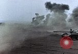 Standbild sowjetische Panzer und Hubschrauber Sowjetunion, 1969, aus Sekunde 8 historischem Filmmaterial Videoclip 65675031094