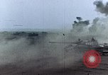 Standbild sowjetische Panzer und Hubschrauber Sowjetunion, 1969, aus Sekunde 9 historischem Filmmaterial Videoclip 65675031094
