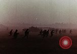 Standbild sowjetische Panzer und Hubschrauber Sowjetunion, 1969, aus Sekunde 12 historischem Filmmaterial Videoclip 65675031094