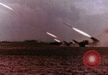 Standbild sowjetische Panzer und Hubschrauber Sowjetunion, 1969, aus Sekunde 14 historischem Filmmaterial Videoclip 65675031094