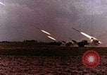 Standbild sowjetische Panzer und Hubschrauber Sowjetunion, 1969, aus Sekunde 15 historischem Filmmaterial Videoclip 65675031094