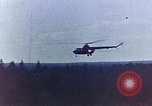 Standbild sowjetische Panzer und Hubschrauber Sowjetunion, 1969, aus Sekunde 18 historischem Filmmaterial Videoclip 65675031094