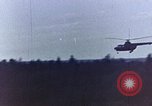 Standbild sowjetische Panzer und Hubschrauber Sowjetunion, 1969, aus Sekunde 19 historischem Filmmaterial Videoclip 65675031094