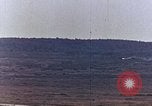 Standbild sowjetische Panzer und Hubschrauber Sowjetunion, 1969, aus Sekunde 20 historischem Filmmaterial Videoclip 65675031094