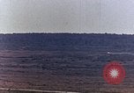Standbild sowjetische Panzer und Hubschrauber Sowjetunion, 1969, aus Sekunde 21 historischem Filmmaterial Videoclip 65675031094