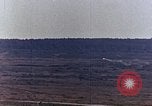 Standbild sowjetische Panzer und Hubschrauber Sowjetunion, 1969, aus Sekunde 22 historischem Filmmaterial Videoclip 65675031094