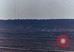Standbild sowjetische Panzer und Hubschrauber Sowjetunion, 1969, aus Sekunde 24 historischem Filmmaterial Videoclip 65675031094
