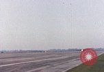 Standbild 79th Tactical Fighter Squadron an RAF Upper Heyford England, 1972, aus Sekunde 16 historischem Filmmaterial Videoclip 65675031100