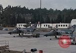 Immagine di F-4 Phantom squadron scramble Europa, 1969, secondo 6 filmato di repertorio 65675031106