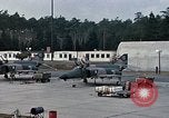 Immagine di F-4 Phantom squadron scramble Europa, 1969, secondo 8 filmato di repertorio 65675031106