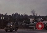 Immagine di F-4 Phantom squadron scramble Europa, 1969, secondo 44 filmato di repertorio 65675031106
