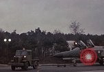 Immagine di F-4 Phantom squadron scramble Europa, 1969, secondo 45 filmato di repertorio 65675031106
