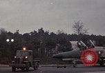 Immagine di F-4 Phantom squadron scramble Europa, 1969, secondo 46 filmato di repertorio 65675031106
