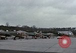 Immagine di F-4 Phantom squadron scramble Europa, 1969, secondo 61 filmato di repertorio 65675031106