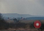 Immagine di Due F-4D fantasmi in missione Europa, 1969, secondo 15 filmato di repertorio 65675031107