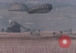 Immagine di US Army paracadutisti Europa, 1969, secondo 15 filmato di repertorio 65675031110