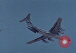 Immagine di C-130 e C-141 Europa, 1969, secondo 4 filmato di repertorio 65675031111