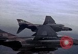 Immagine di F-4D aereo da caccia sparare razzi Europa, 1969, secondo 1 filmato di repertorio 65675031112