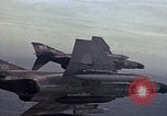 Immagine di F-4D aereo da caccia sparare razzi Europa, 1969, secondo 4 filmato di repertorio 65675031112