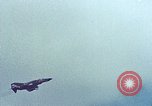 Immagine di F-4D aereo da caccia sparare razzi Europa, 1969, secondo 9 filmato di repertorio 65675031112