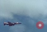 Immagine di F-4D aereo da caccia sparare razzi Europa, 1969, secondo 10 filmato di repertorio 65675031112