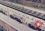 Immagine di Esercito degli Stati Uniti le colonne del serbatoio Europa, 1969, secondo 1 filmato di repertorio 65675031115