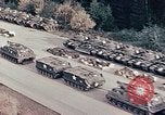 Immagine di Esercito degli Stati Uniti le colonne del serbatoio Europa, 1969, secondo 7 filmato di repertorio 65675031115