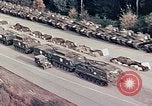 Immagine di Esercito degli Stati Uniti le colonne del serbatoio Europa, 1969, secondo 9 filmato di repertorio 65675031115