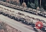 Immagine di Esercito degli Stati Uniti le colonne del serbatoio Europa, 1969, secondo 10 filmato di repertorio 65675031115