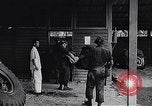 Standbild kommunistischen Essen Cache Malaya, 1959, aus Sekunde 3 historischem Filmmaterial Videoclip 65675031125