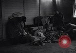 Standbild kommunistischen Essen Cache Malaya, 1959, aus Sekunde 5 historischem Filmmaterial Videoclip 65675031125