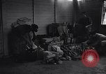 Standbild kommunistischen Essen Cache Malaya, 1959, aus Sekunde 6 historischem Filmmaterial Videoclip 65675031125