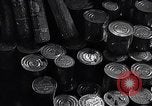 Standbild kommunistischen Essen Cache Malaya, 1959, aus Sekunde 20 historischem Filmmaterial Videoclip 65675031125