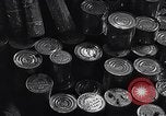 Standbild kommunistischen Essen Cache Malaya, 1959, aus Sekunde 21 historischem Filmmaterial Videoclip 65675031125