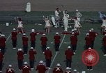 Standbild der Stanford University Band und Fußball-Spiel Palo Alto California USA, 1976, aus Sekunde 16 historischem Filmmaterial Videoclip 65675031127
