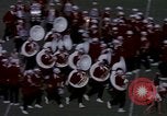Standbild der Stanford University Band und Fußball-Spiel Palo Alto California USA, 1976, aus Sekunde 32 historischem Filmmaterial Videoclip 65675031127