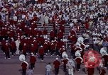 Standbild der Stanford University Band und Fußball-Spiel Palo Alto California USA, 1976, aus Sekunde 58 historischem Filmmaterial Videoclip 65675031127