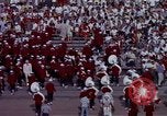 Standbild der Stanford University Band und Fußball-Spiel Palo Alto California USA, 1976, aus Sekunde 59 historischem Filmmaterial Videoclip 65675031127