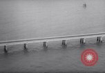 Standbild Chesapeake Bay Bridge-Tunnel Hingabe Virginia Beach United States USA, 1964, aus Sekunde 17 historischem Filmmaterial Videoclip 65675031135