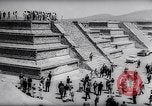 Standbild Queen Julian Mexiko, 1964, aus Sekunde 58 historischem Filmmaterial Videoclip 65675031137