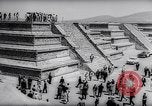 Standbild Queen Julian Mexiko, 1964, aus Sekunde 59 historischem Filmmaterial Videoclip 65675031137