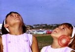 Standbild sky diving Rota Spanien, 1965, aus Sekunde 6 historischem Filmmaterial Videoclip 65675031179