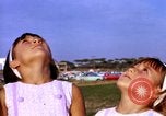 Standbild sky diving Rota Spanien, 1965, aus Sekunde 7 historischem Filmmaterial Videoclip 65675031179