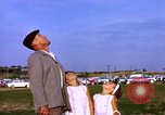 Standbild sky diving Rota Spanien, 1965, aus Sekunde 11 historischem Filmmaterial Videoclip 65675031179