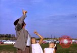 Standbild sky diving Rota Spanien, 1965, aus Sekunde 12 historischem Filmmaterial Videoclip 65675031179