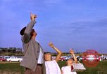 Standbild sky diving Rota Spanien, 1965, aus Sekunde 13 historischem Filmmaterial Videoclip 65675031179