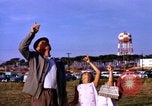 Standbild sky diving Rota Spanien, 1965, aus Sekunde 17 historischem Filmmaterial Videoclip 65675031179