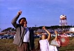 Standbild sky diving Rota Spanien, 1965, aus Sekunde 18 historischem Filmmaterial Videoclip 65675031179